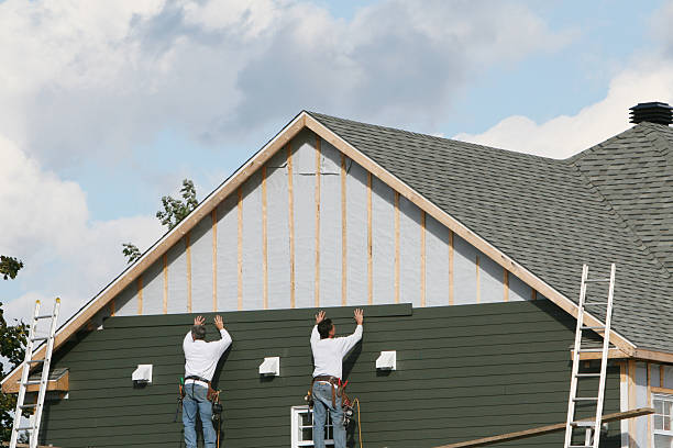 Professional Siding Replacement technician working in Bellwood, IL